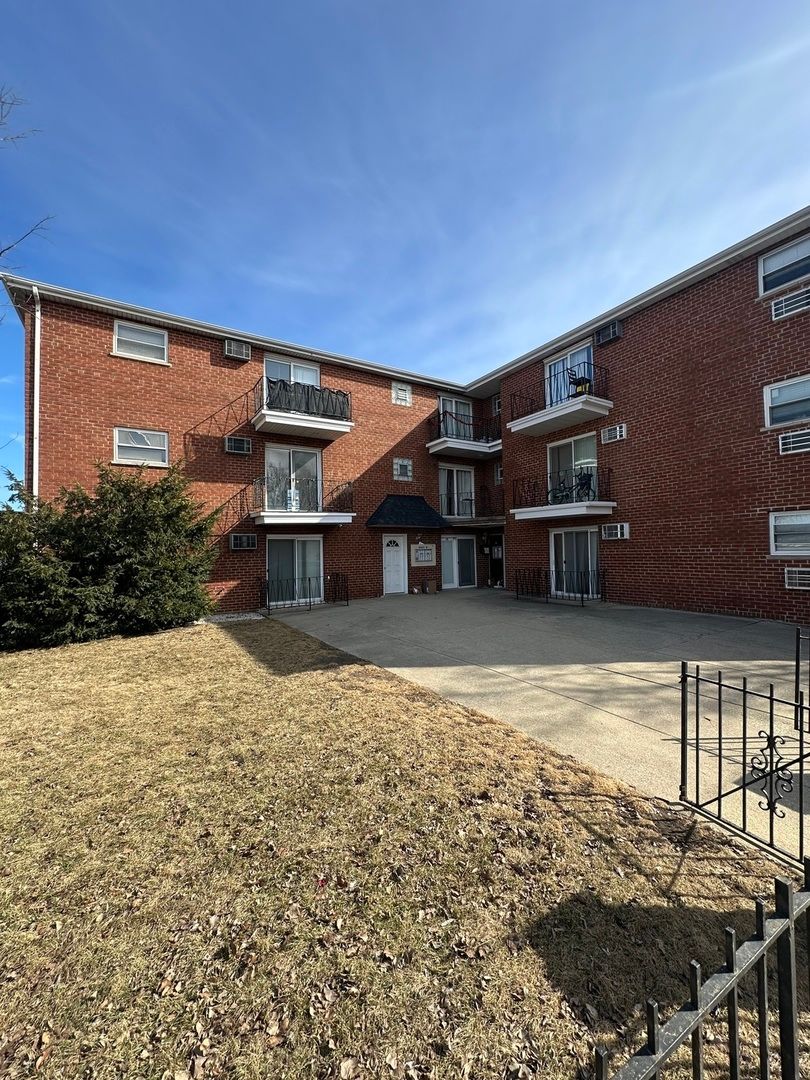 6653 W 63rd Street #2N — Chicago, IL 60638