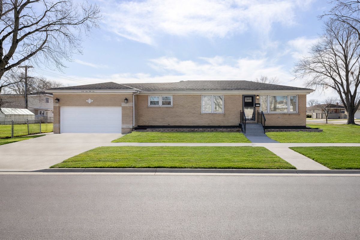 4955 Delphia Avenue, Norridge, IL 60706