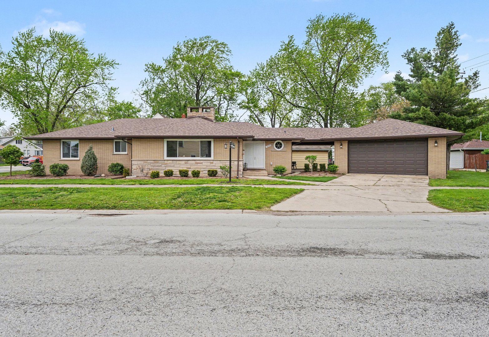18289 Burnham Avenue — Lansing, IL 60438