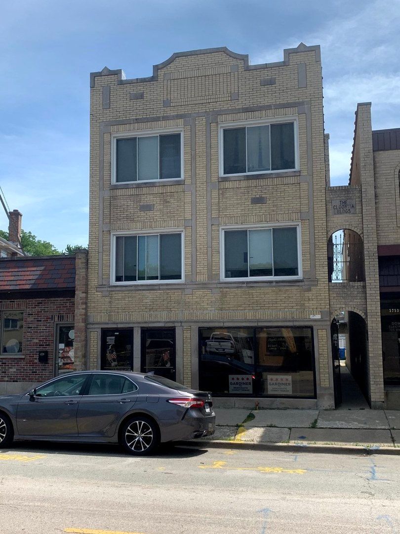 5751 W Higgins Avenue #1S — Chicago, IL 60630