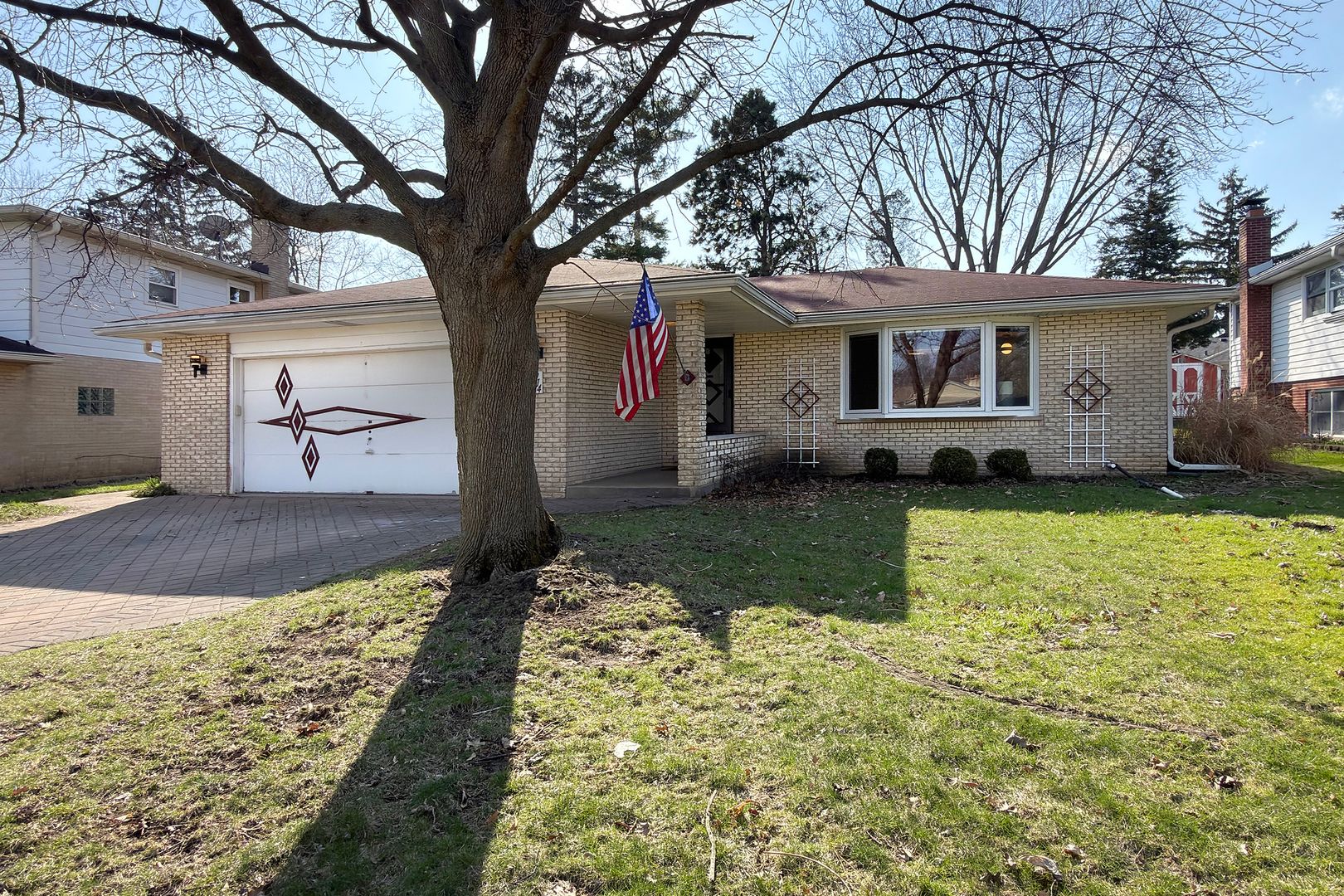 914 S Robert Drive — Mount Prospect, IL 60056