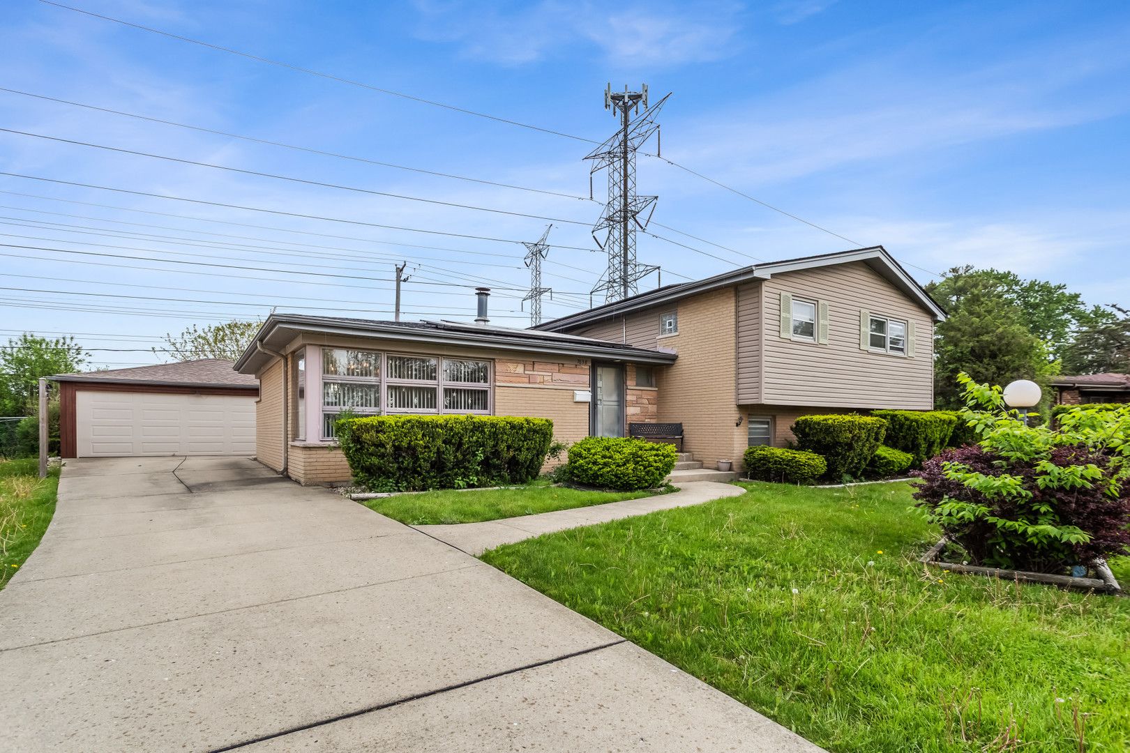 7638 Maple Street — Morton Grove, IL 60053