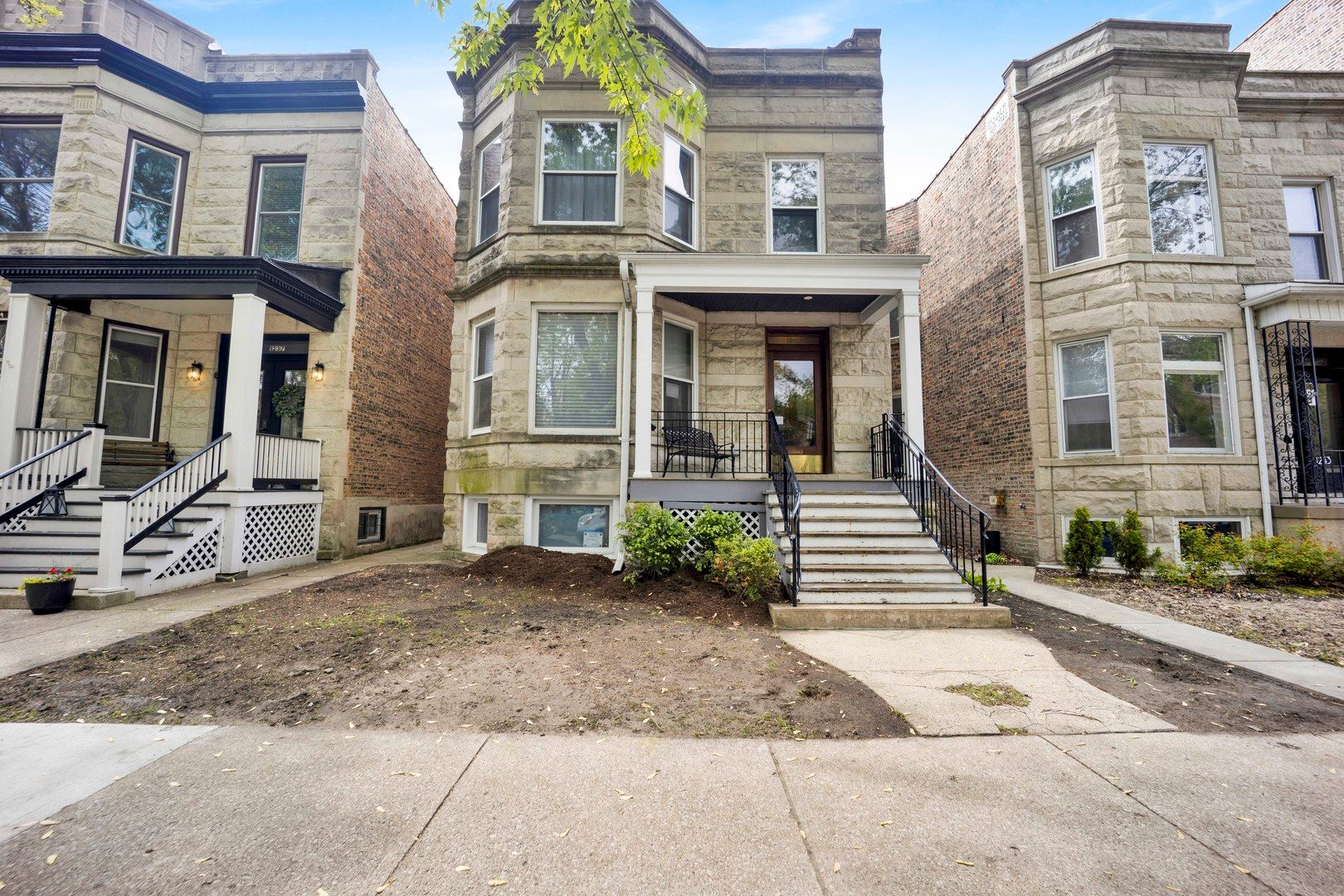 1241 W Newport Avenue #G — Chicago, IL 60657