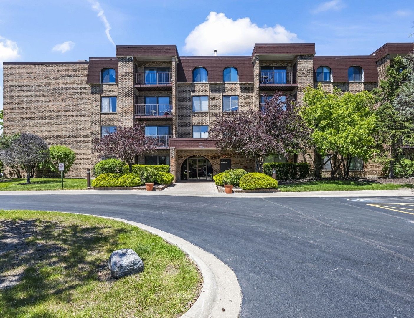 2100 Valencia Drive #308B — Northbrook, IL 60062