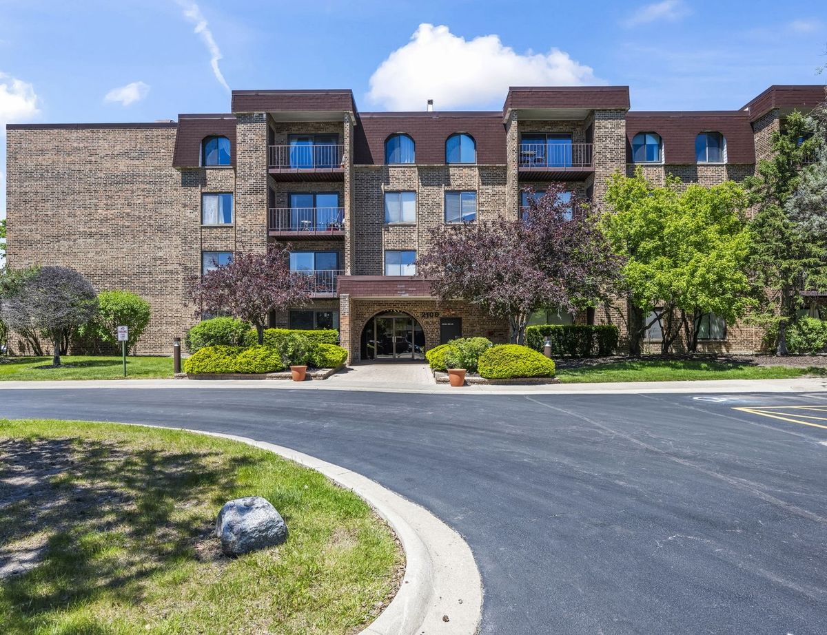 2100 Valencia Drive, Northbrook, IL 60062