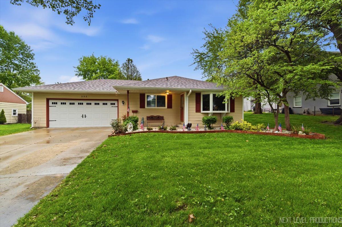 332 Elmwood Drive, Aurora, IL 60506