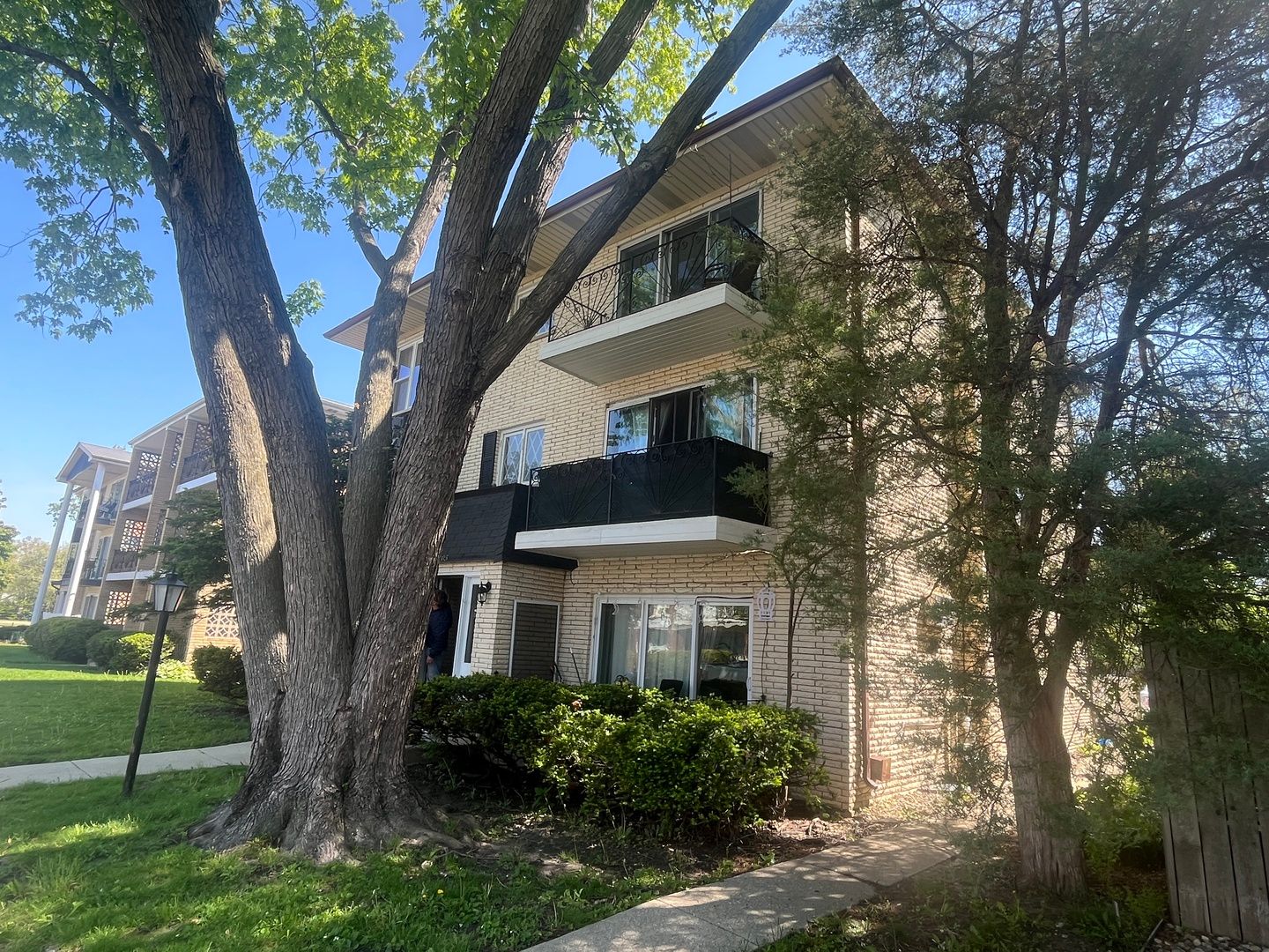 11205 Moraine Drive — Palos Hills, IL 60465