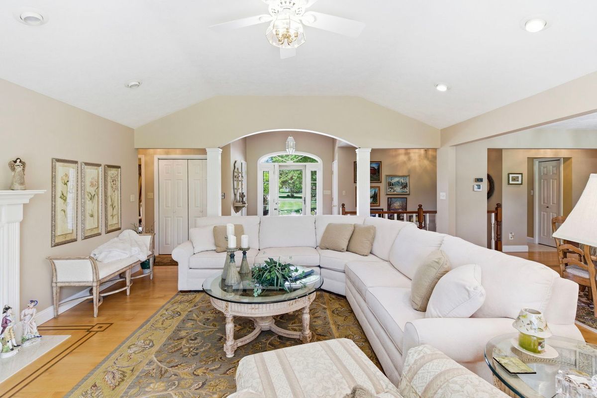 9916 Karnes Road, West Frankfort, IL 62896