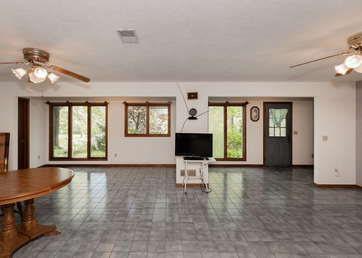 9554 Rock River View, Colona, IL 61241