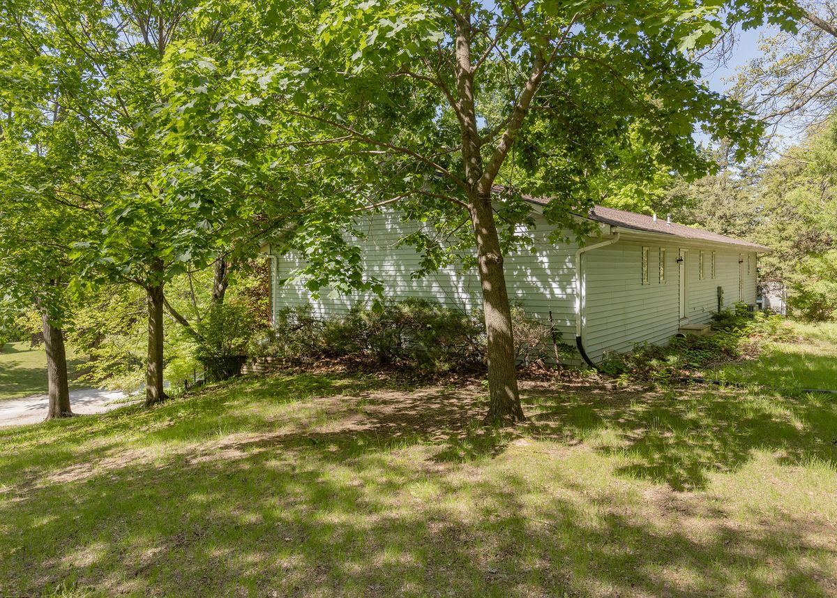 9554 Rock River View, Colona, IL 61241