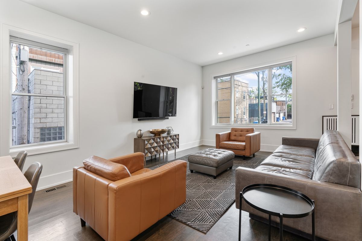2312 W Charleston Street, Chicago, IL 60647
