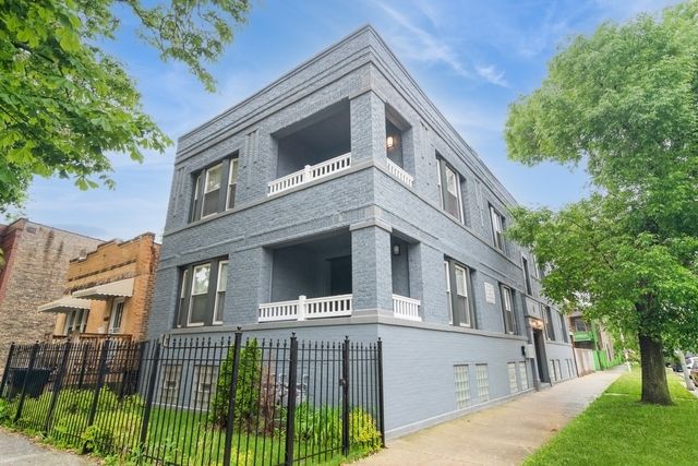 3639 W Iowa Street #2W — Chicago, IL 60651