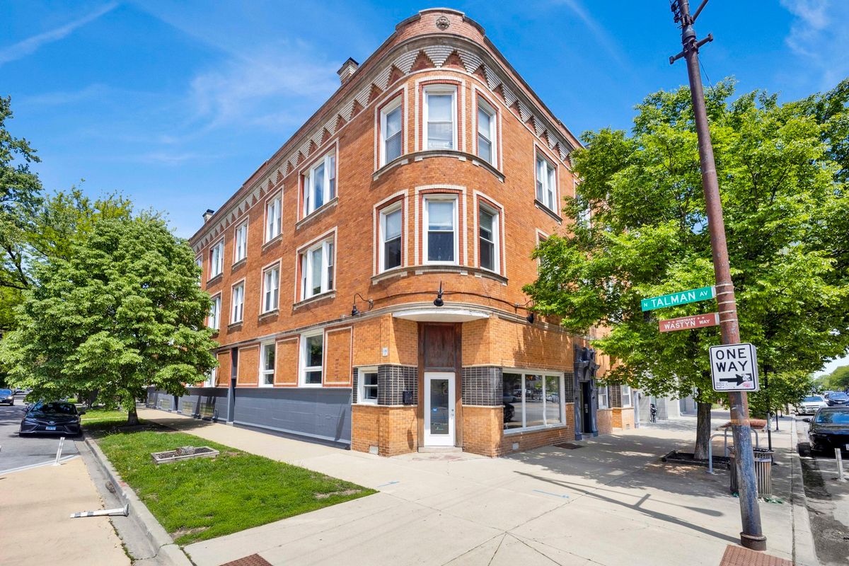 2622 Fullerton Avenue, Chicago, IL 60647