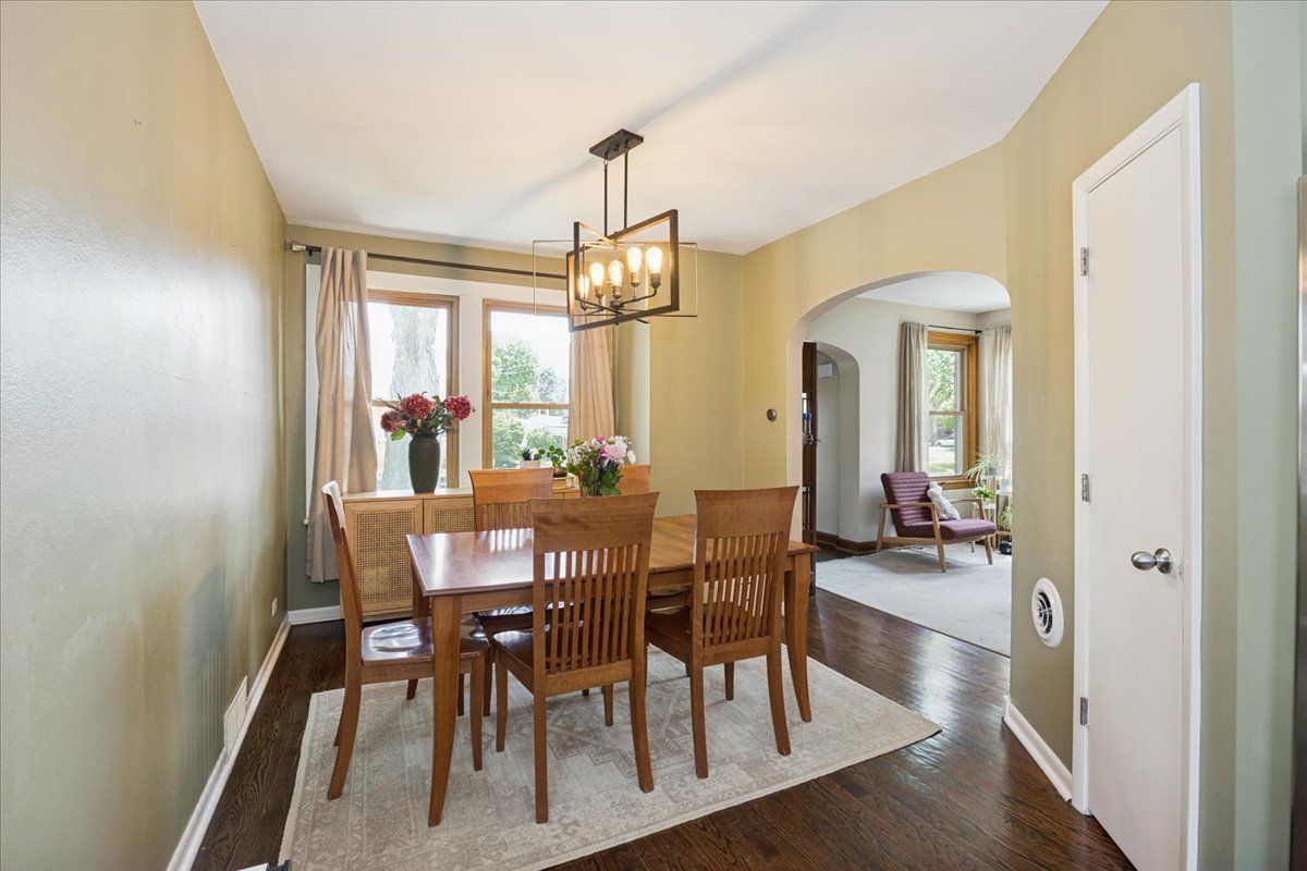 3534 Morton Avenue, Brookfield, IL 60513