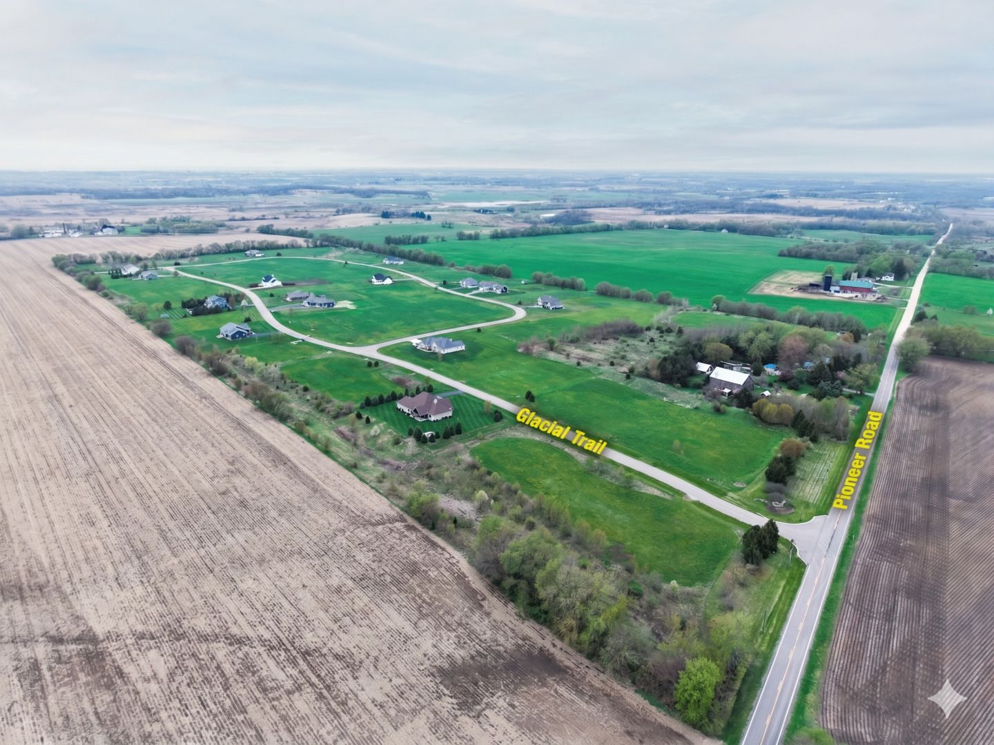 4701 Glacial Trail — Ringwood, IL 60072