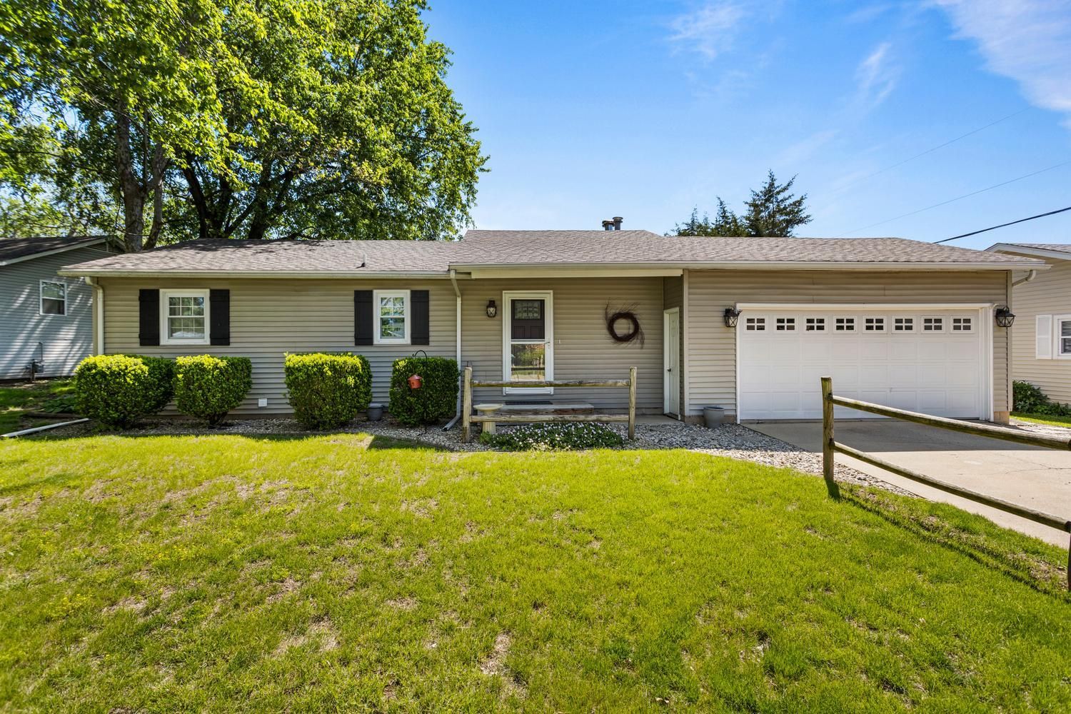 1106 Holiday Drive — Champaign, IL 61821