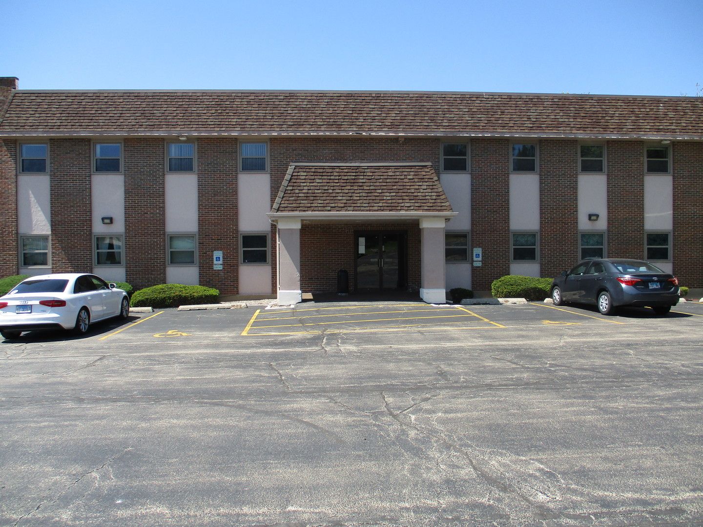 3510 Hobson Road #305 — Woodridge, IL 60517