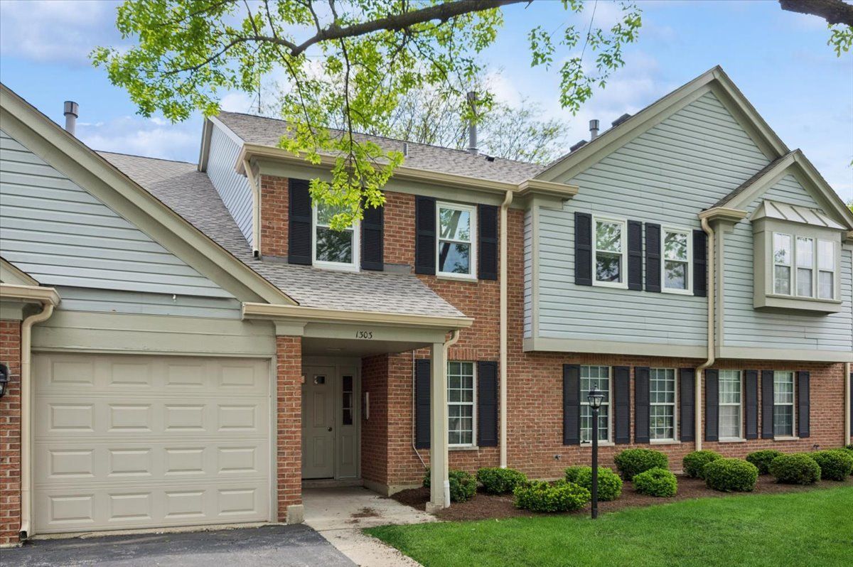 1303 WOODSIDE Court, Schaumburg, IL 60193