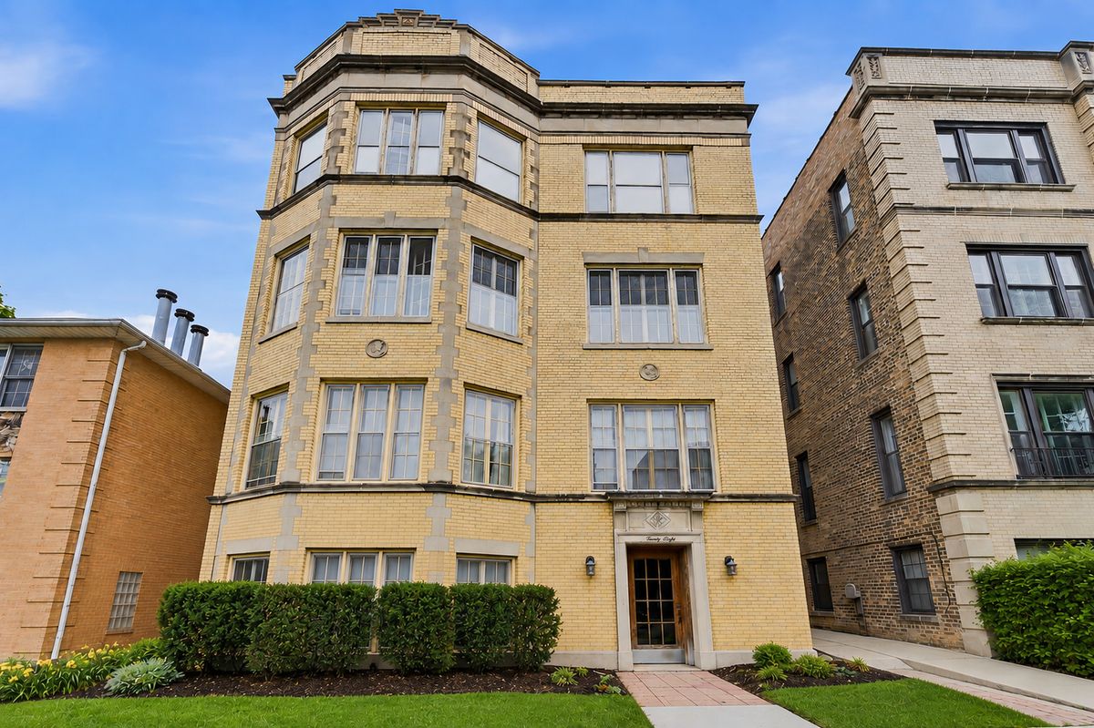 2060 Farwell Avenue, Chicago, IL 60645