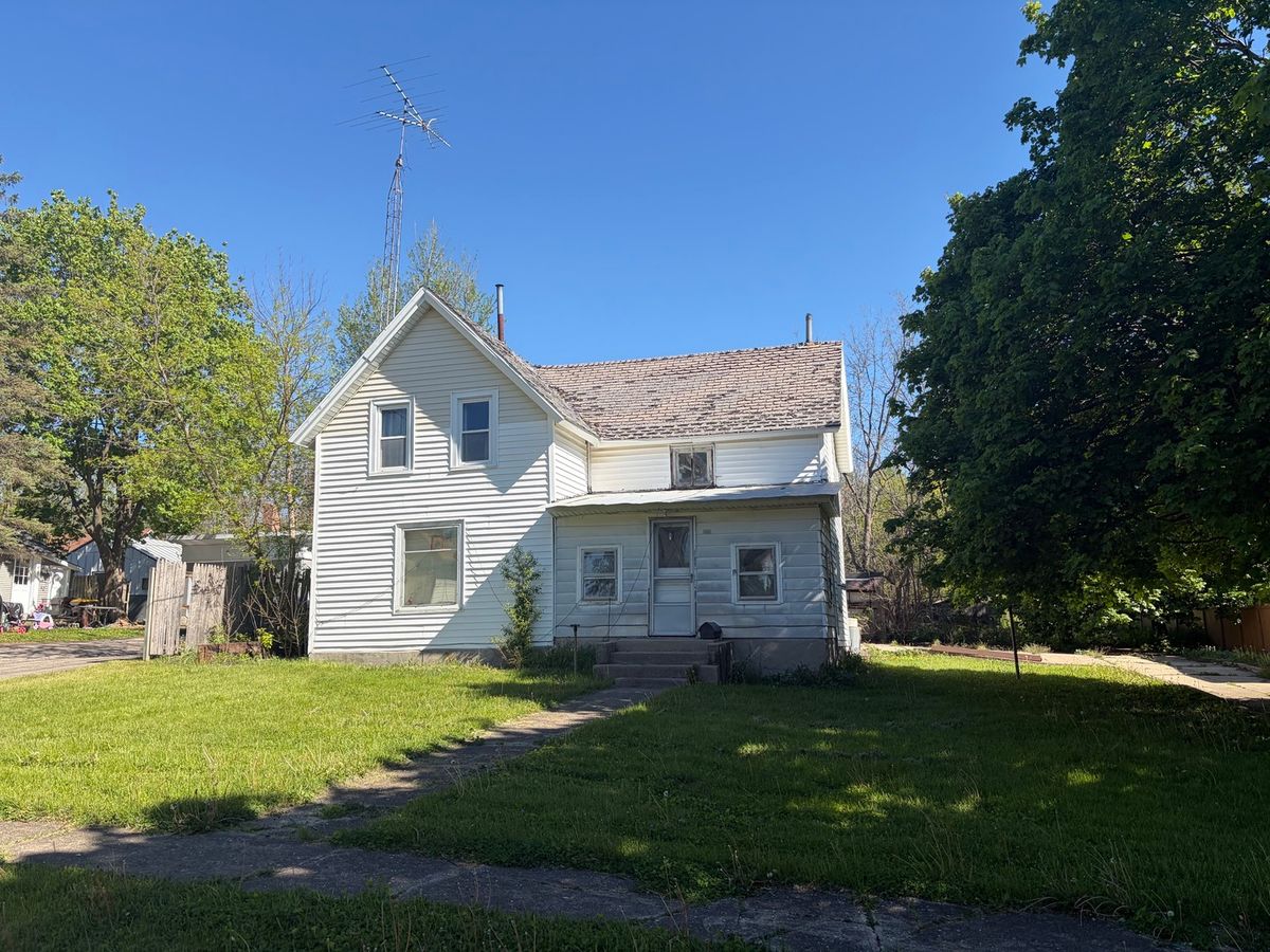 706 Dewey Street, Harvard, IL 60033