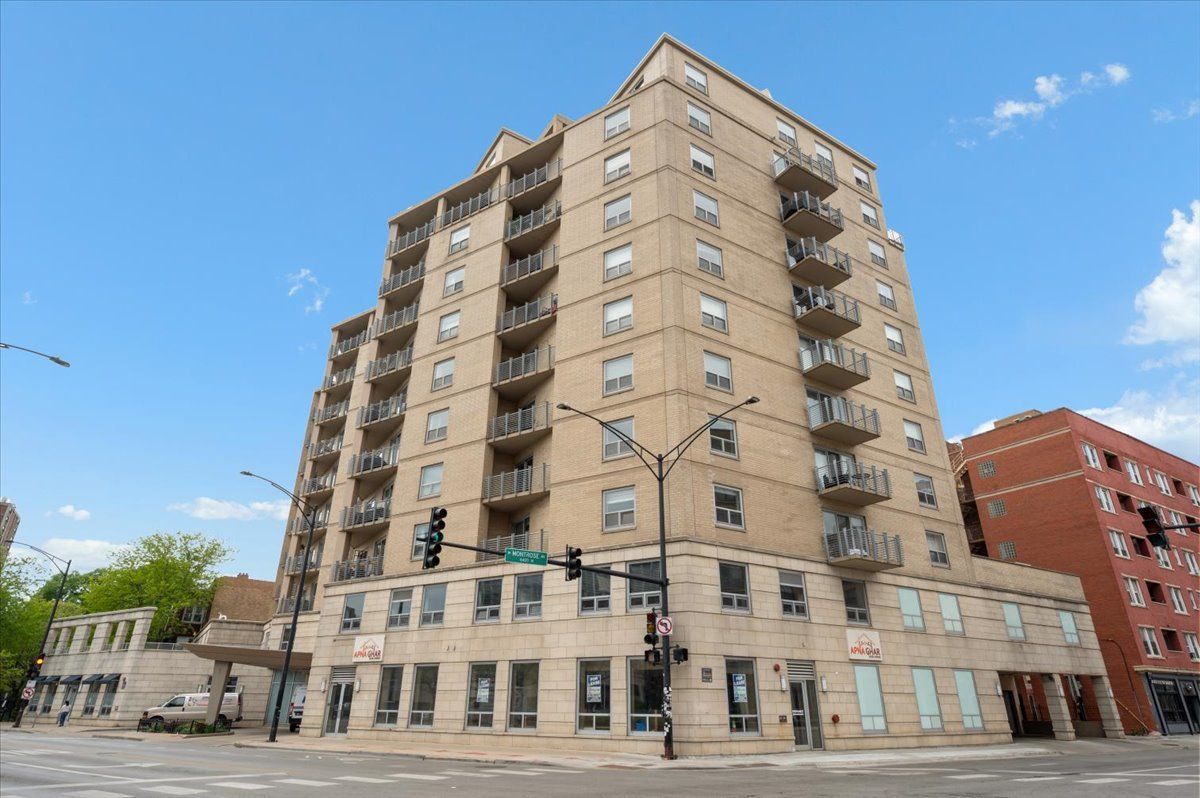 4350 Broadway Street, Chicago, IL 60613