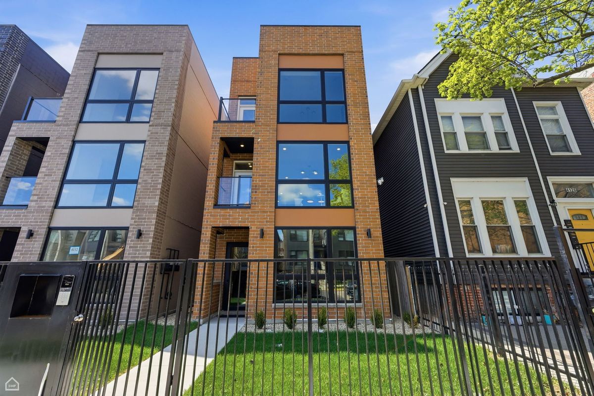 4130 calumet Avenue, Chicago, IL 60653