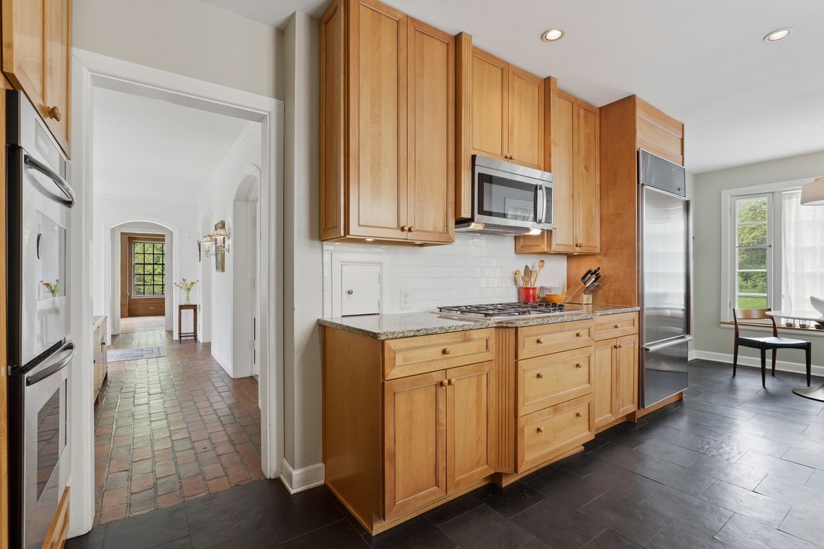 2404 Braeburn Avenue, Flossmoor, IL 60422
