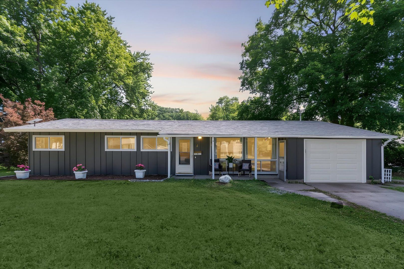 4 Woodcliff Road — Montgomery, IL 60538