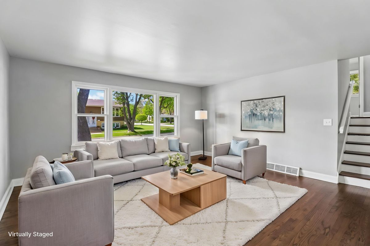 207 N Idlewild Avenue, Mundelein, IL 60060