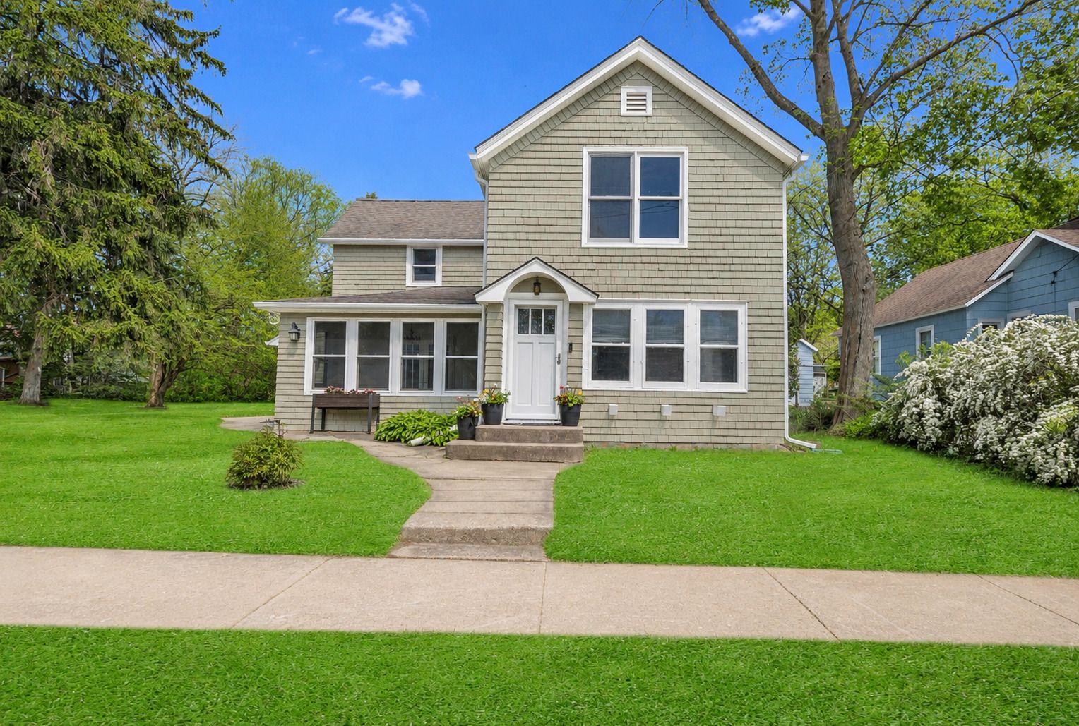183 Lincoln Parkway — Crystal Lake, IL 60014