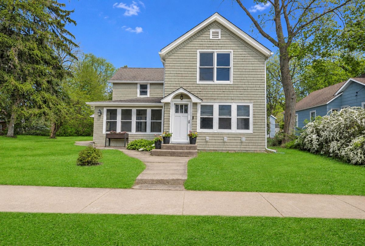 183 Lincoln Parkway, Crystal Lake, IL 60014