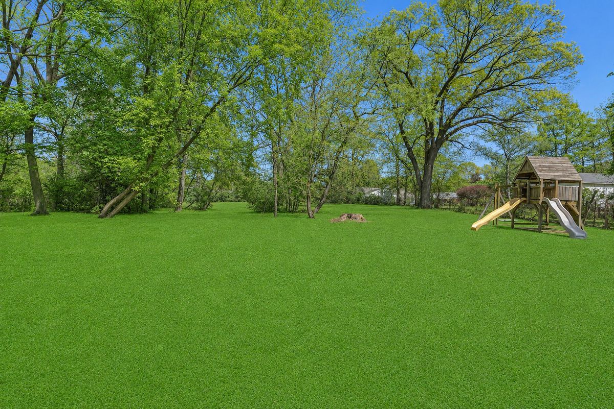 183 Lincoln Parkway, Crystal Lake, IL 60014