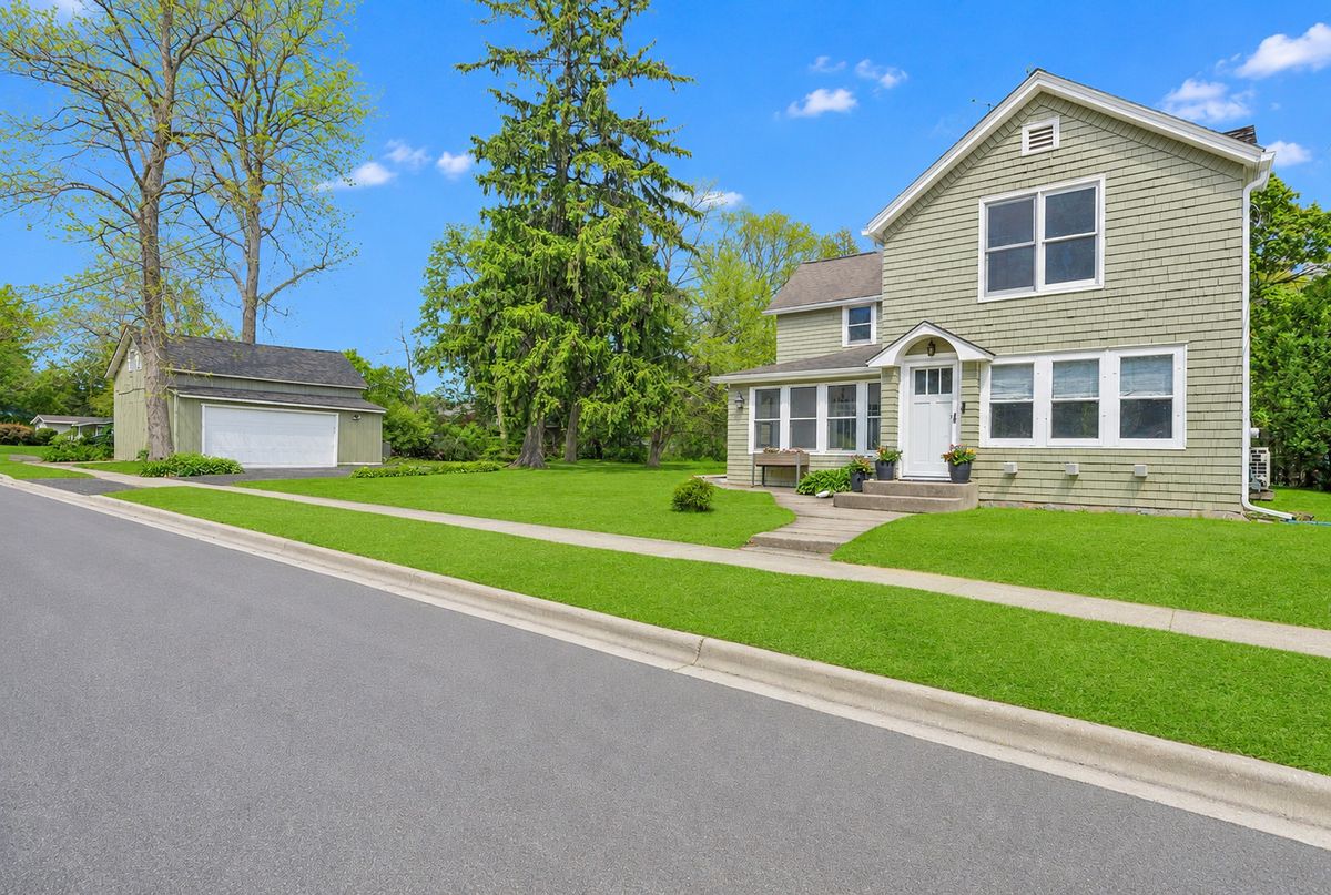 183 Lincoln Parkway, Crystal Lake, IL 60014