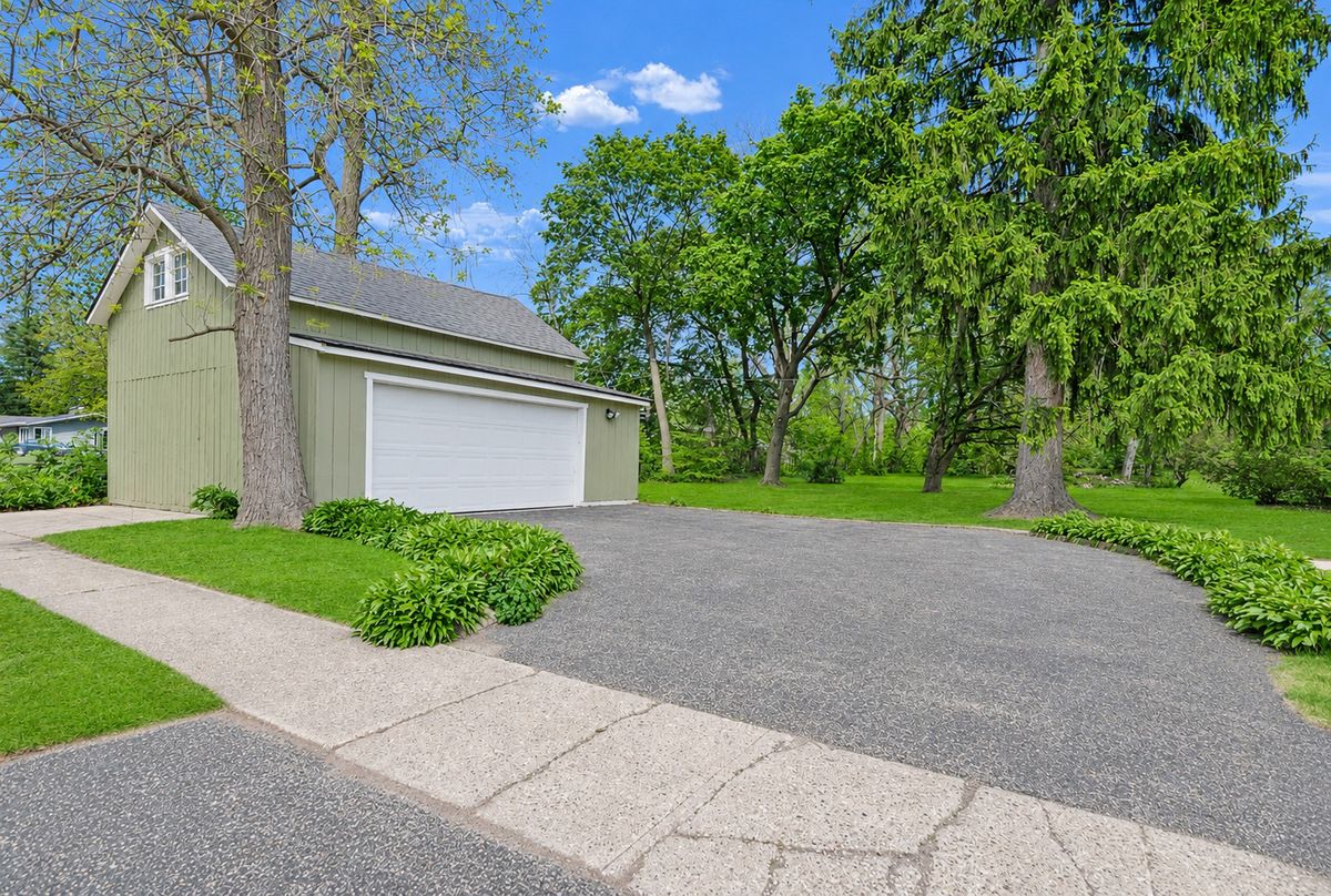 183 Lincoln Parkway, Crystal Lake, IL 60014