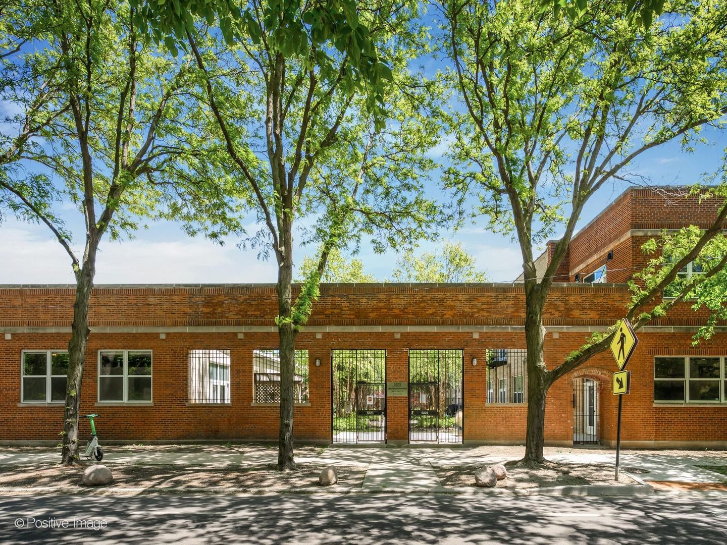5823 N Ravenswood Avenue #106 — Chicago, IL 60660