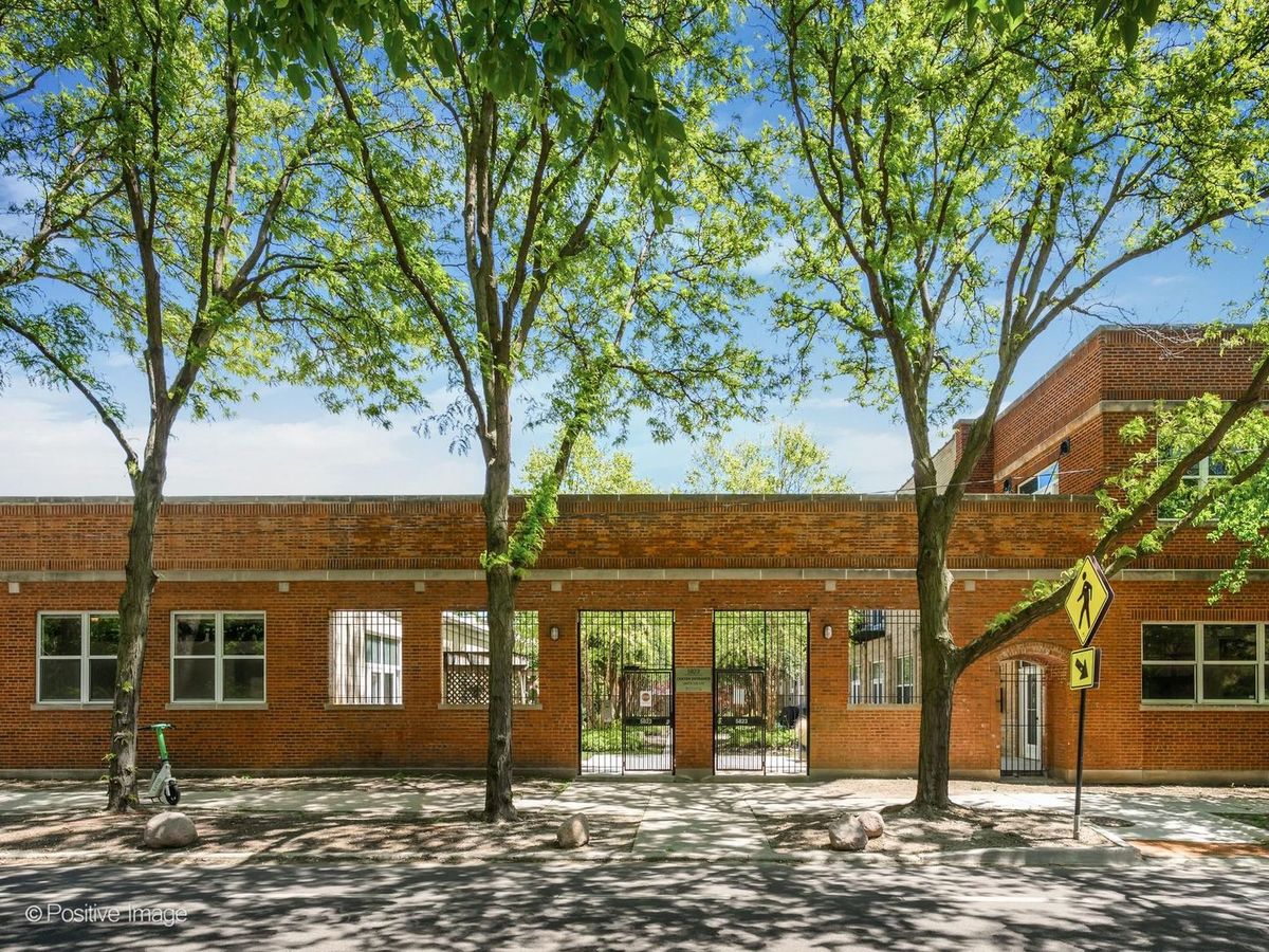 5823 Ravenswood Avenue, Chicago, IL 60660