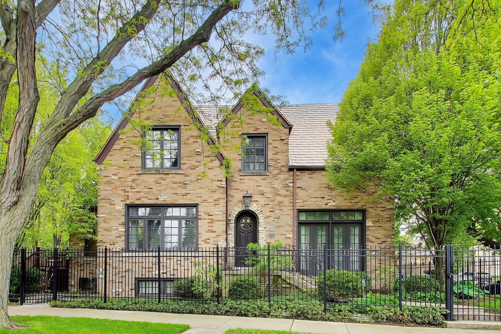 3045 W ARDMORE Avenue — Chicago, IL 60659