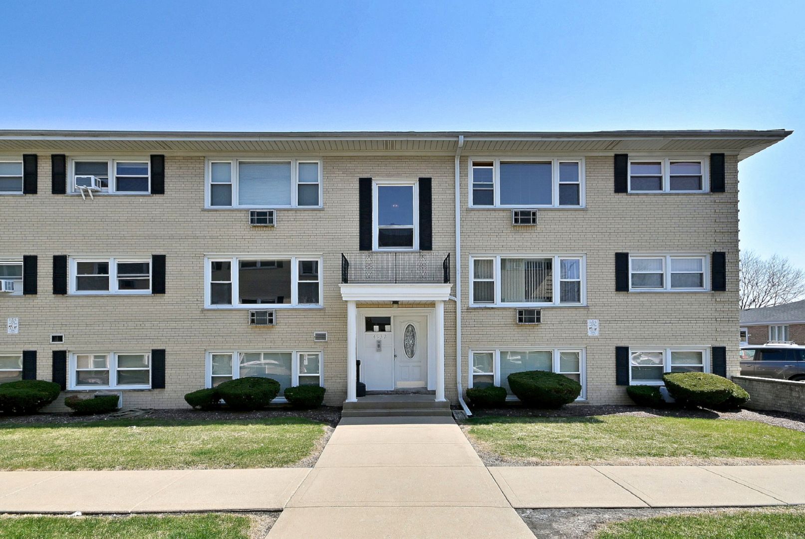 4932 N Leonard Drive #2A — Norridge, IL 60706