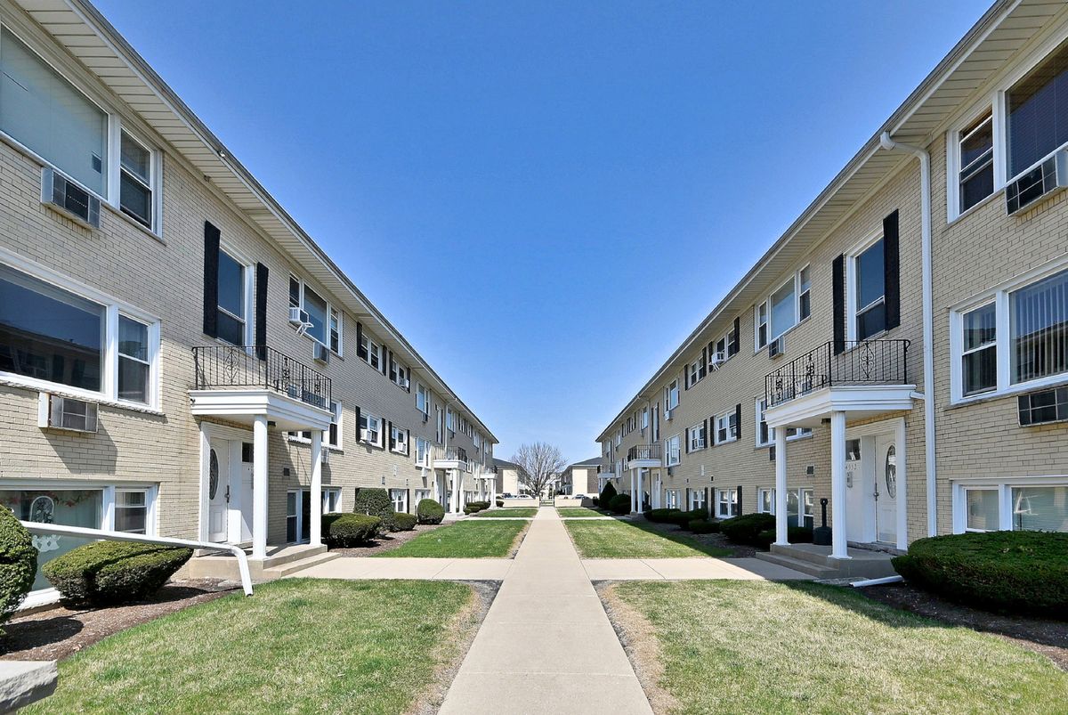 4932 N Leonard Drive #2A, Norridge, IL 60706