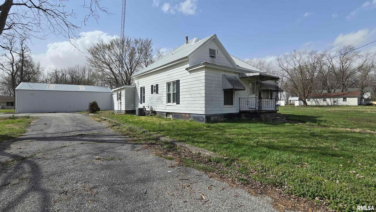 205 SHAW Street, Harrisburg, IL 62946