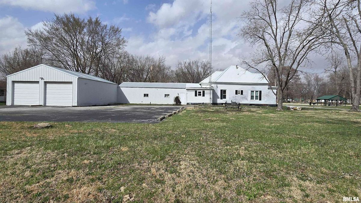 205 SHAW Street, Harrisburg, IL 62946