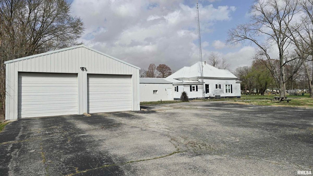 205 SHAW Street, Harrisburg, IL 62946