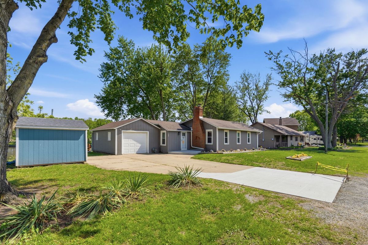 104 1st Street E, Lyndon, IL 61261