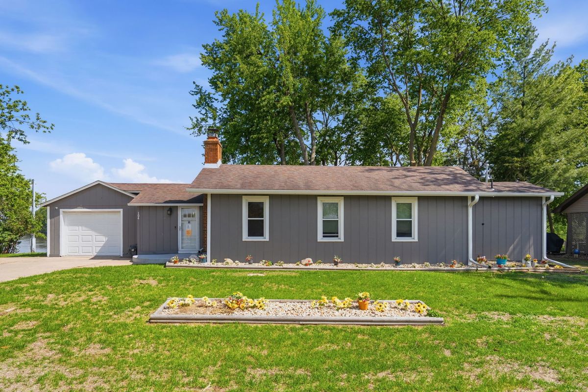 104 1st Street E, Lyndon, IL 61261
