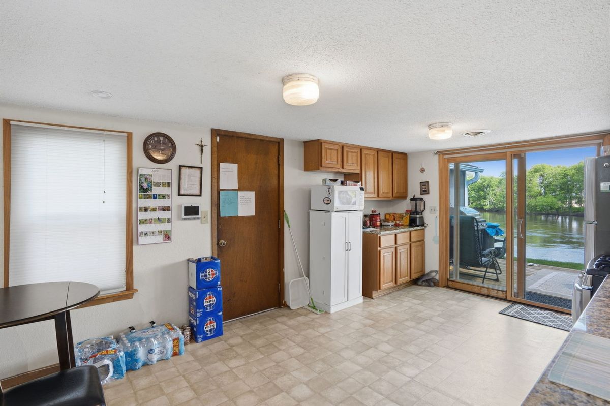 104 1st Street E, Lyndon, IL 61261