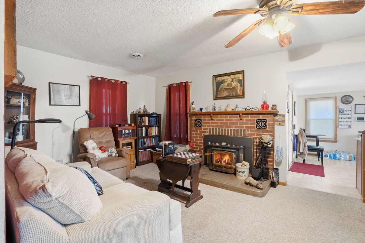 104 1st Street E, Lyndon, IL 61261