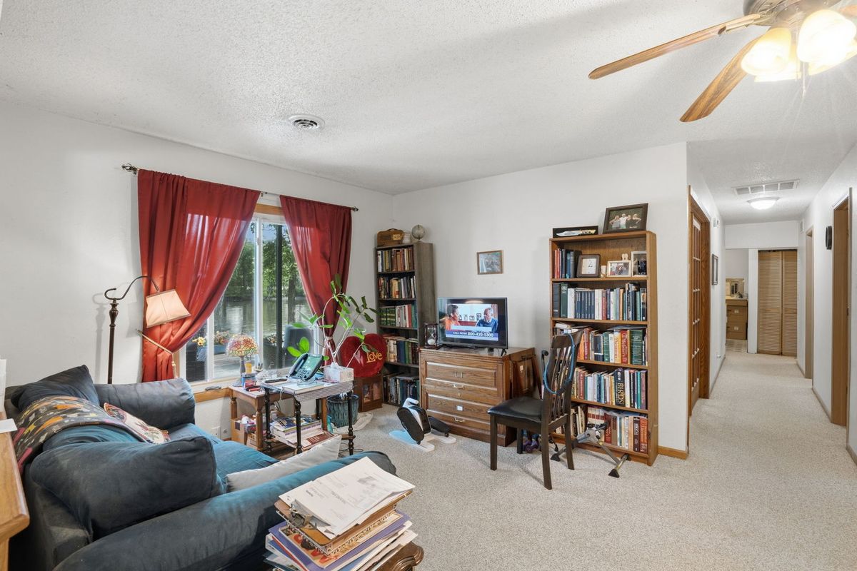 104 1st Street E, Lyndon, IL 61261
