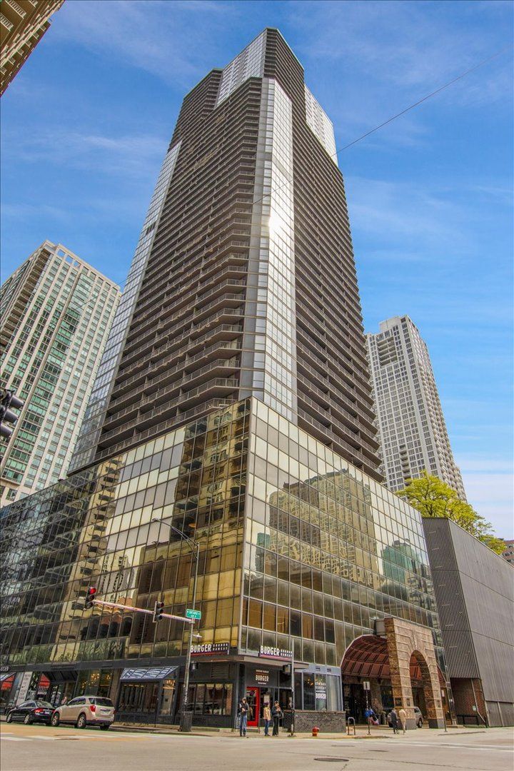 10 Ontario Street, Chicago, IL 60611