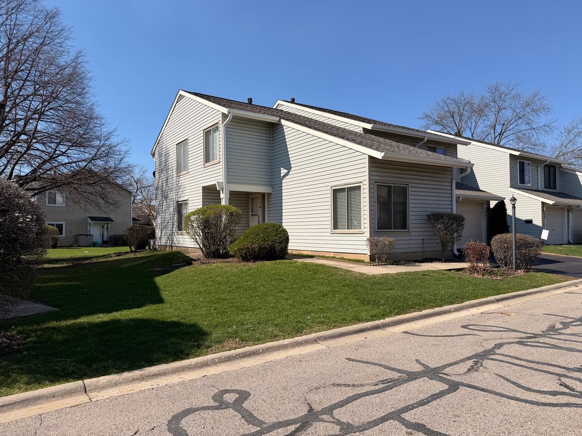 772 Colorado Court #772, Carol Stream, IL 60188