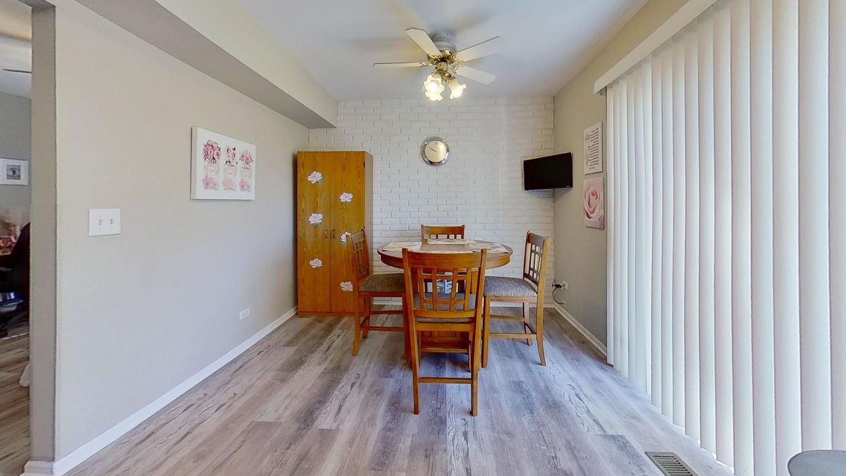 772 Colorado Court #772, Carol Stream, IL 60188